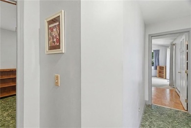 This nice 900-square-foot home offers comfortable living in a - photo 20