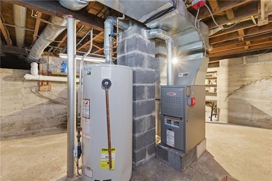 This nice 900-square-foot home offers comfortable living in a - photo 21