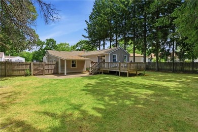 This nice 900-square-foot home offers comfortable living in a - photo 23