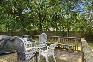 This nice 900-square-foot home offers comfortable living in a - photo 27