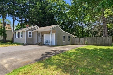 This nice 900-square-foot home offers comfortable living in a - photo 29