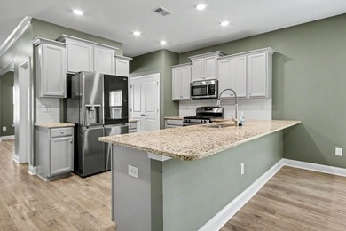 Welcome to this spacious 5-bedroom, 3.5-bath Kensington floor - photo 13