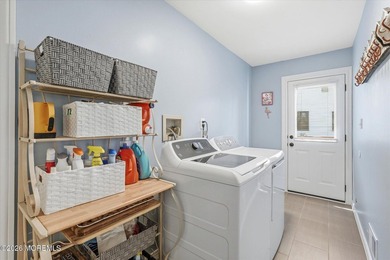 Beautifully updated 4 Bedroom/ 2.5 Bath Classic Center Hall - photo 22
