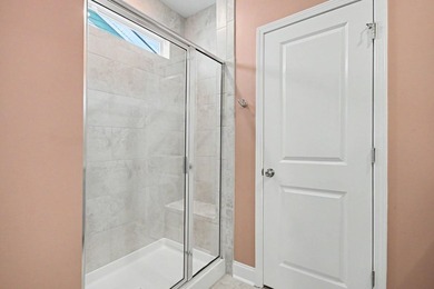 Welcome to this spacious 5-bedroom, 3.5-bath Kensington floor - photo 23