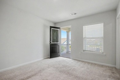 Welcome to this spacious 5-bedroom, 3.5-bath Kensington floor - photo 31