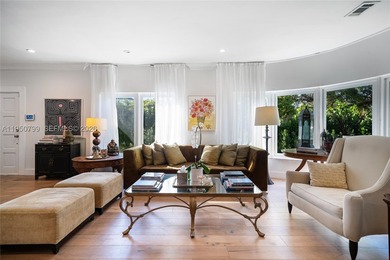 Live in the Heart of Mid-Beach! This 3BD/2BA residence offers - photo 2