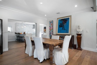 Live in the Heart of Mid-Beach! This 3BD/2BA residence offers - photo 9