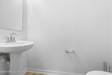 Look no further! This nicely maintained, Move in Ready3-bedroom - photo 9