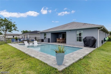 Welcome home to this adorable 3-bedroom, 2-bath, 2-car garage - photo 17