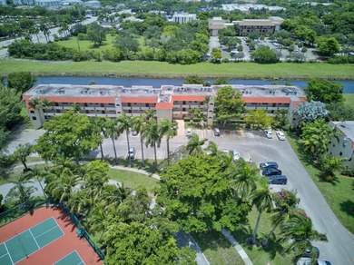 Desirable first-floor end unit in Sunrise Lakes Phase One! This - photo 2