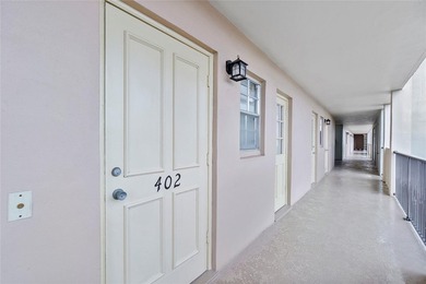 BRIGHT & SPACIOUS 2 BEDROOM / 2 BATH CONDO IN HIGHLY - photo 4