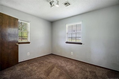 Charming all-brick single-family home on 65+/- acres near Lake - photo 6
