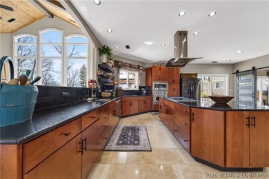 Stunning updated home in highly desired Four Seasons w/ - photo 27