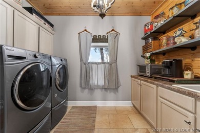 Stunning updated home in highly desired Four Seasons w/ - photo 32