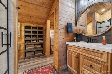 Stunning updated home in highly desired Four Seasons w/ - photo 40