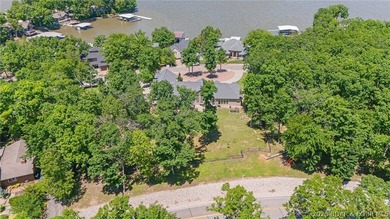 Stunning updated home in highly desired Four Seasons w/ - photo 50