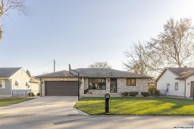 Spring Lake Home For Sale in Mason City Iowa