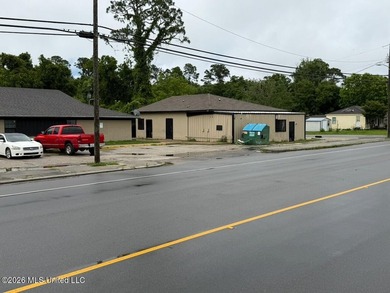 Rare investment opportunity directly across from the north - photo 3