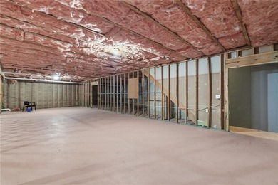 Discover an exceptional, fully updated, true ranch residence - photo 40