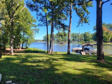 Lake Sinclair Home For Sale in Milledgeville Georgia