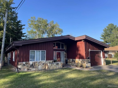 Lake Antoine Home For Sale in Iron Mountain Michigan