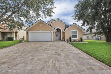 Oakleaf Lake Home For Sale in Orange Park Florida