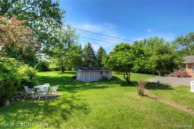 Welcome to 3125 Commerce Rd., in Milford Township! This - photo 2