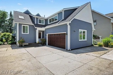 WELCOME TO LAKE LIFE AT ITS ABSOLUTE BEST ON LAKE ST CLAIR. THIS - photo 2
