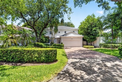 Perfectly situated on a quiet, tree-lined street in one of Coral - photo 1
