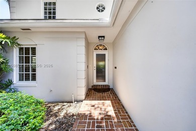 Perfectly situated on a quiet, tree-lined street in one of Coral - photo 2