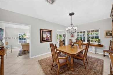 Perfectly situated on a quiet, tree-lined street in one of Coral - photo 6
