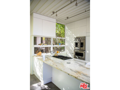 Own a Venice icon. Set on a rare, oversized corner parcel - photo 7