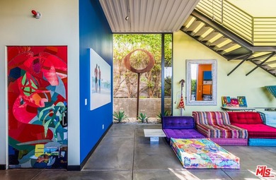Own a Venice icon. Set on a rare, oversized corner parcel - photo 9