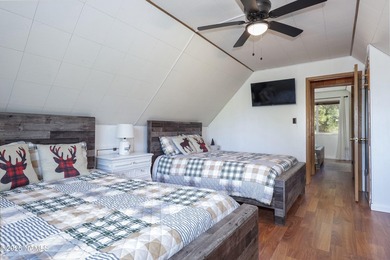 This beautifully updated 3 bedroom 2 bath cabin offers - photo 41