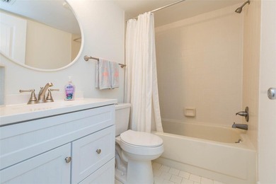 HIGH & DRY! NO FLOOD DAMAGE! Welcome to the ideal Florida villa - photo 8