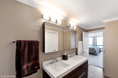 Don't miss out on this elegant and sophisticated Corner Unit! A