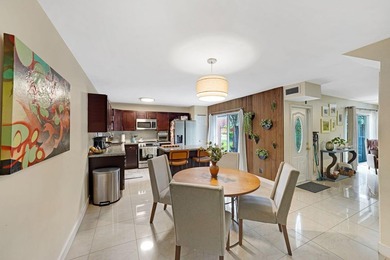 Enjoy the best of Davie living in this beautiful two-story - photo 4