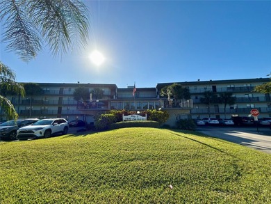 Welcome to beautiful Boca Raton! This move-in ready unit is a - photo 1