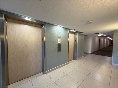 Welcome to beautiful Boca Raton! This move-in ready unit is a - photo 5