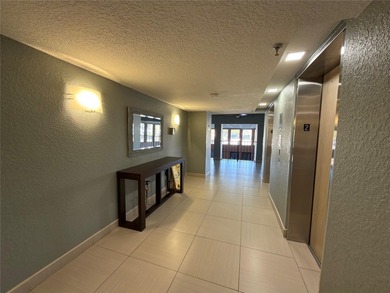 Welcome to beautiful Boca Raton! This move-in ready unit is a - photo 8