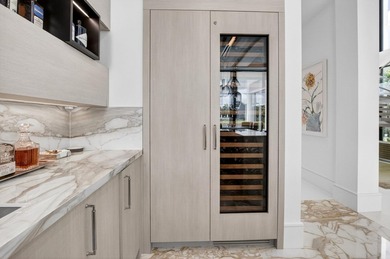 Striking contemporary waterfront estate, perfectly positioned to - photo 11