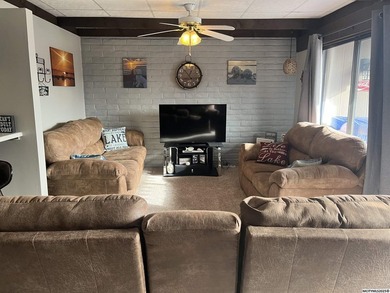 Welcome to your private escape in Clear Lake! This desirable - photo 2