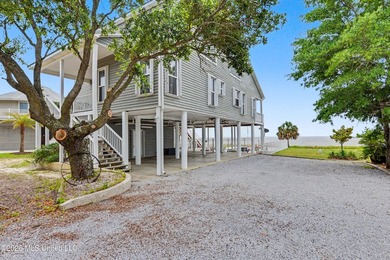 Welcome to your own private waterfront paradise! This - photo 3