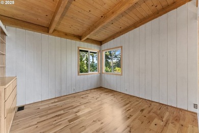 Stunning ocean and mountain views from this desirable home on - photo 12