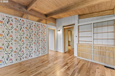 Stunning ocean and mountain views from this desirable home on - photo 13