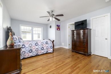 Welcome to this rare 3 bedroom, 3.5 bath townhouse! Located in a - photo 14