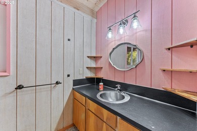 Stunning ocean and mountain views from this desirable home on - photo 14