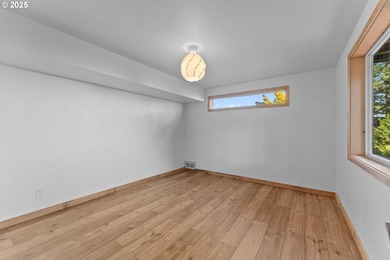 Stunning ocean and mountain views from this desirable home on - photo 17