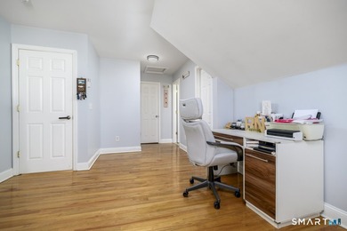 Welcome to this rare 3 bedroom, 3.5 bath townhouse! Located in a - photo 19