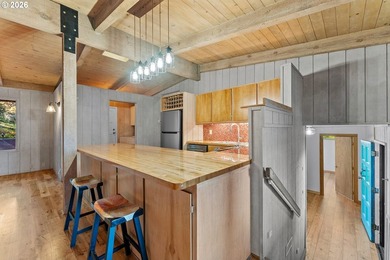 Stunning ocean and mountain views from this desirable home on - photo 30
